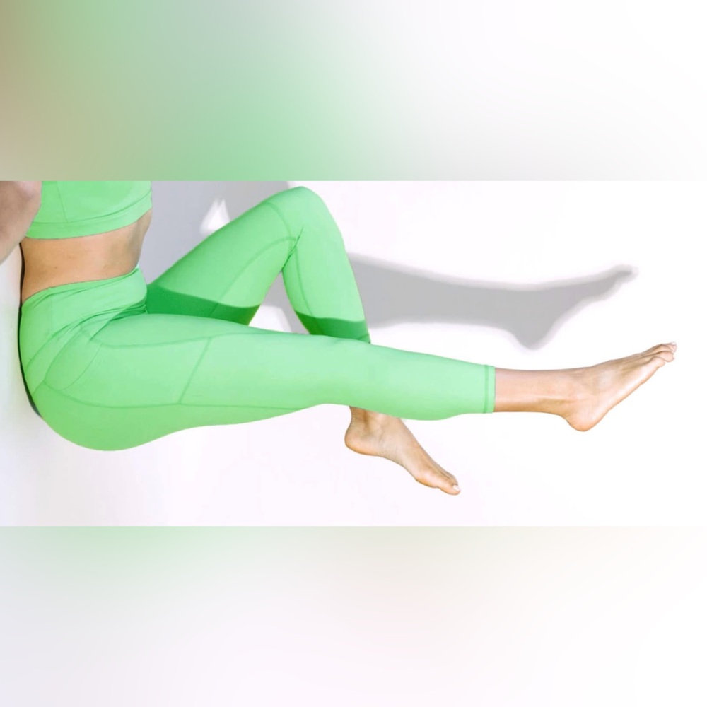 ZYIA Spring Bud Pocket Light n Tight Hi-Rise Capri 20” leggings